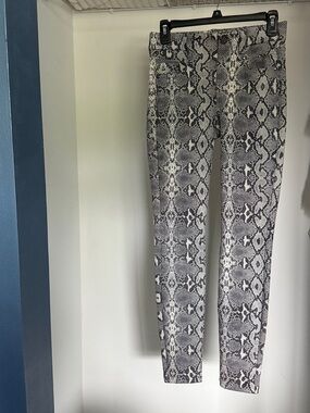 Liverpool Snake Print Skinny Pants in Black and White